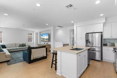 8702 Barbados Ln, Santee, CA 92071