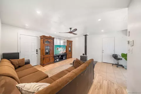Living - 18071 Sycamore St, Hesperia, CA 92345 photo 1 of 2