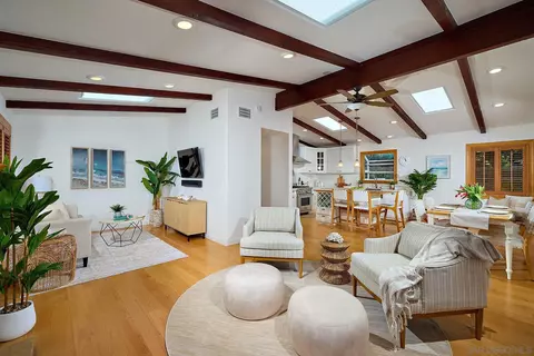 Living - 211 La Mesa Ave, Encinitas, CA 92024 photo 4 of 6