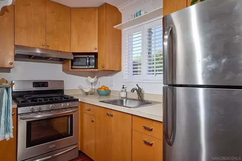 Kitchen - 211 La Mesa Ave, Encinitas, CA 92024 photo 5 of 5