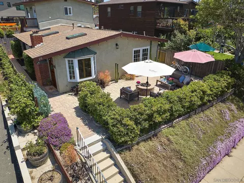 Exterior - 211 La Mesa Ave, Encinitas, CA 92024 photo 10 of 11