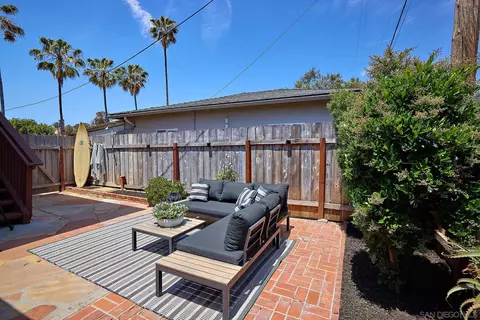 Exterior - 211 La Mesa Ave, Encinitas, CA 92024 photo 7 of 11