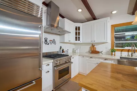 Kitchen - 211 La Mesa Ave, Encinitas, CA 92024 photo 4 of 5