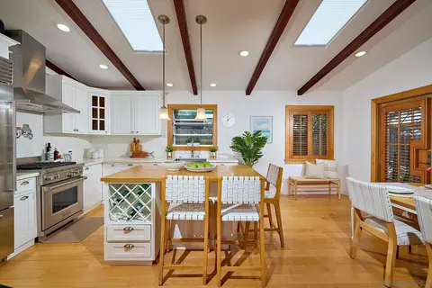 Kitchen - 211 La Mesa Ave, Encinitas, CA 92024 photo 2 of 5