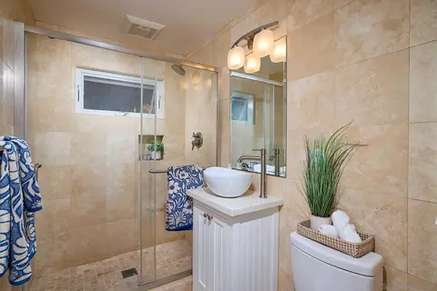 Bath - 211 La Mesa Ave, Encinitas, CA 92024 photo 1 of 2