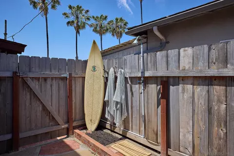 Exterior - 211 La Mesa Ave, Encinitas, CA 92024 photo 9 of 11