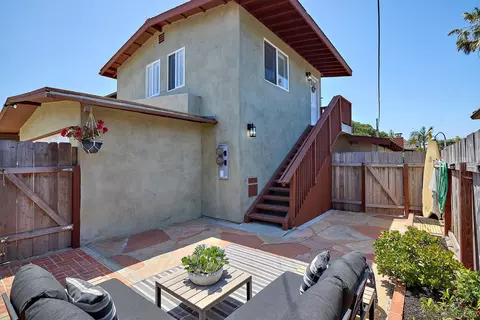 Exterior - 211 La Mesa Ave, Encinitas, CA 92024 photo 5 of 11