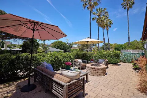 Exterior - 211 La Mesa Ave, Encinitas, CA 92024 photo 3 of 11