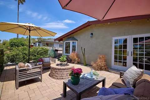 Exterior - 211 La Mesa Ave, Encinitas, CA 92024 photo 2 of 11