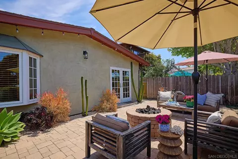 Exterior - 211 La Mesa Ave, Encinitas, CA 92024 photo 4 of 11