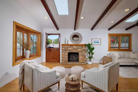 Living - 211 La Mesa Ave, Encinitas, CA 92024 photo 1 of 6