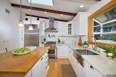 Kitchen - 211 La Mesa Ave, Encinitas, CA 92024 photo 3 of 5