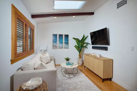 Living - 211 La Mesa Ave, Encinitas, CA 92024 photo 2 of 6