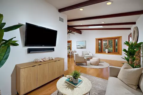 Living - 211 La Mesa Ave, Encinitas, CA 92024 photo 3 of 6