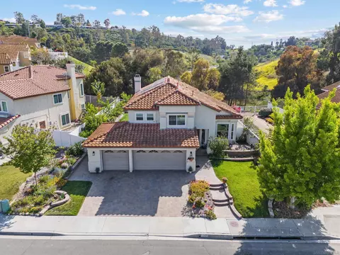 1205 Masterpiece Dr, Oceanside, CA 92057 photo 3