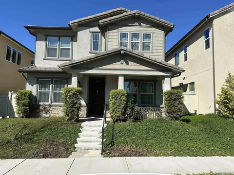 21462 Trail Ridge Dr, Escondido, CA 92029
