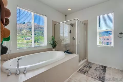 Bath - 4017 Lake Shore Ln, Fallbrook, CA 92028 photo 4 of 5