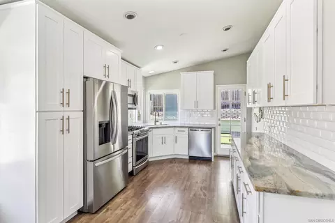 2431 Bobcat Gln, Escondido, CA 92029 photo 7