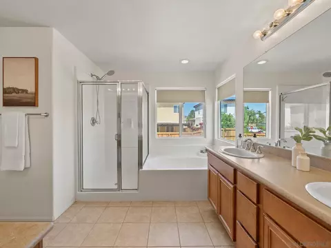 Bath - 1803 Webber Way, Chula Vista, CA 91913 photo 2 of 6