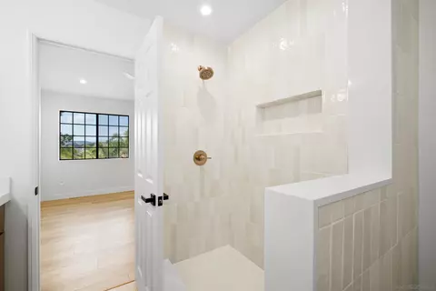 Bath - 190 Bautista #96, Oceanside, CA 92057 photo 3 of 3