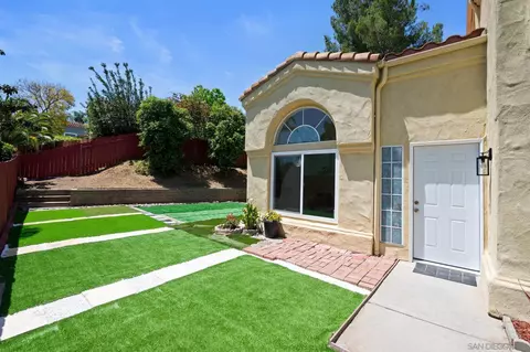 1669 Lisbon Pl, Escondido, CA 92029 photo 3