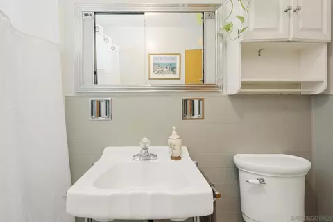 Bath - 1332 Canyon Dr, Julian, CA 92036 photo 2 of 2