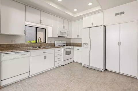 Kitchen - 8069 Caminito Gianna #186, La Jolla, CA 92037 photo 2 of 2