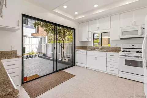 Kitchen - 8069 Caminito Gianna #186, La Jolla, CA 92037 photo 1 of 2