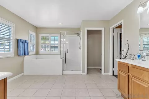 Bath - 4252 Alta Vista Ct, Oceanside, CA 92057 photo 3 of 6