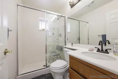 Bath - 2176 Pointe Pkwy, Spring Valley, CA 91978 photo 4 of 4