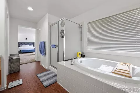Bath - 2176 Pointe Pkwy, Spring Valley, CA 91978 photo 2 of 4