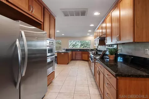 Kitchen - 2282 Dehesa Rd, El Cajon, CA 92019 photo 3 of 6