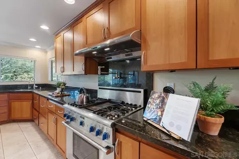 Kitchen - 2282 Dehesa Rd, El Cajon, CA 92019 photo 4 of 6