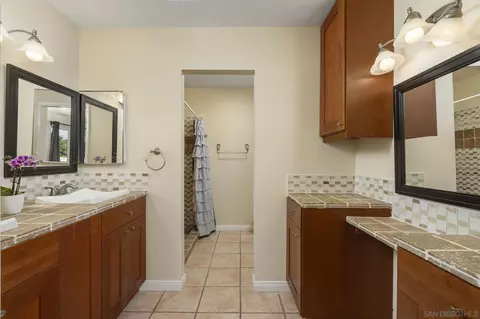 Bath - 183 Countryhaven Rd, Encinitas, CA 92024 photo 2 of 3