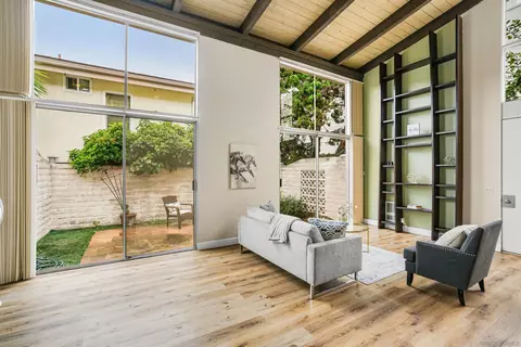 2544 Navarra Dr #5, Carlsbad, CA 92009