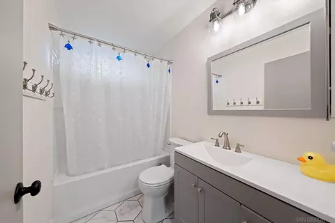 Bath - 10424 Nubbin Ct, Santee, CA 92071 photo 3 of 4