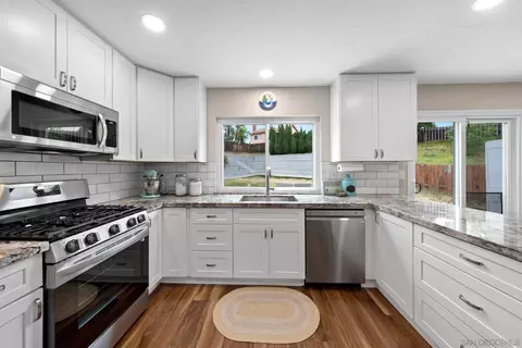 Kitchen - 10424 Nubbin Ct, Santee, CA 92071 photo 3 of 6