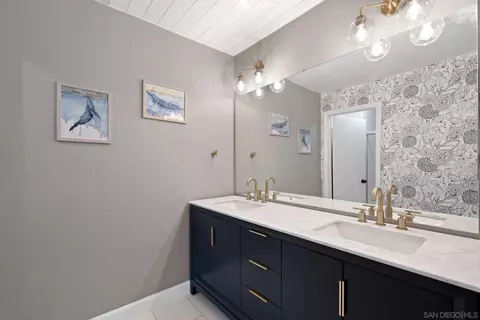 Bath - 10424 Nubbin Ct, Santee, CA 92071 photo 1 of 4