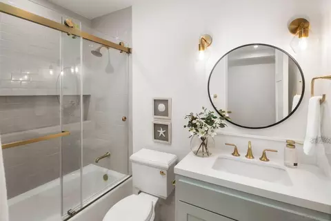 Bath - 741 G Ave, Coronado, CA 92118 photo 7 of 7