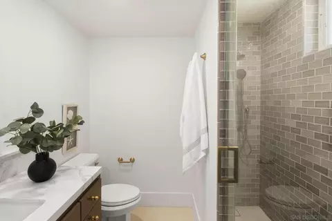 Bath - 741 G Ave, Coronado, CA 92118 photo 4 of 7