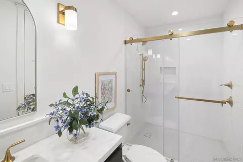 Bath - 741 G Ave, Coronado, CA 92118 photo 6 of 7