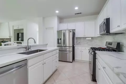 Kitchen - 32411 Cassino Ct, Temecula, CA 92592 photo 6 of 7
