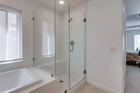 Bath - 32411 Cassino Ct, Temecula, CA 92592 photo 7 of 8