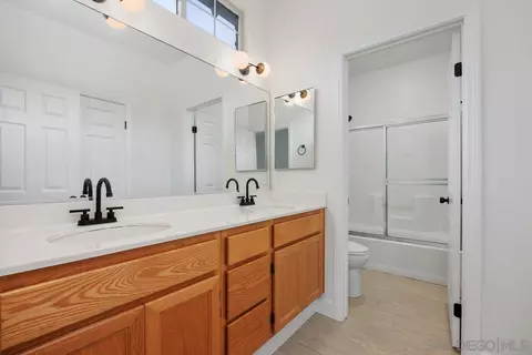 Bath - 4054 Craven Rd UNIT 49, Oceanside, CA 92057 photo 2 of 4