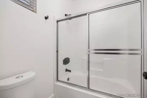 Bath - 4054 Craven Rd UNIT 49, Oceanside, CA 92057 photo 3 of 4