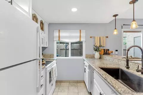 Kitchen - 8024 Winter Gardens Blvd UNIT A, El Cajon, CA 92021 photo 2 of 6