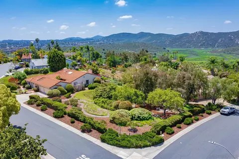 View/Area - 3611 Lago Sereno, Escondido, CA 92029 photo 1 of 2
