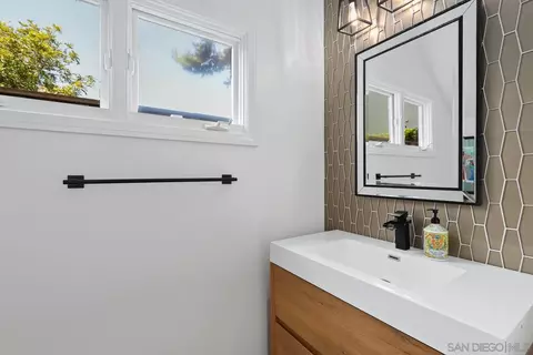 716 Glenview Ln, La Jolla, CA 92037 photo 10