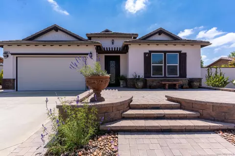 Exterior - 1961 James Gaynor St, Fallbrook, CA 92028 photo 7 of 7