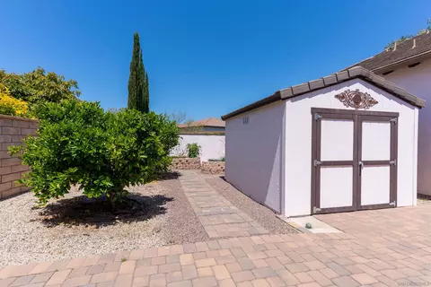 Exterior - 1961 James Gaynor St, Fallbrook, CA 92028 photo 5 of 7